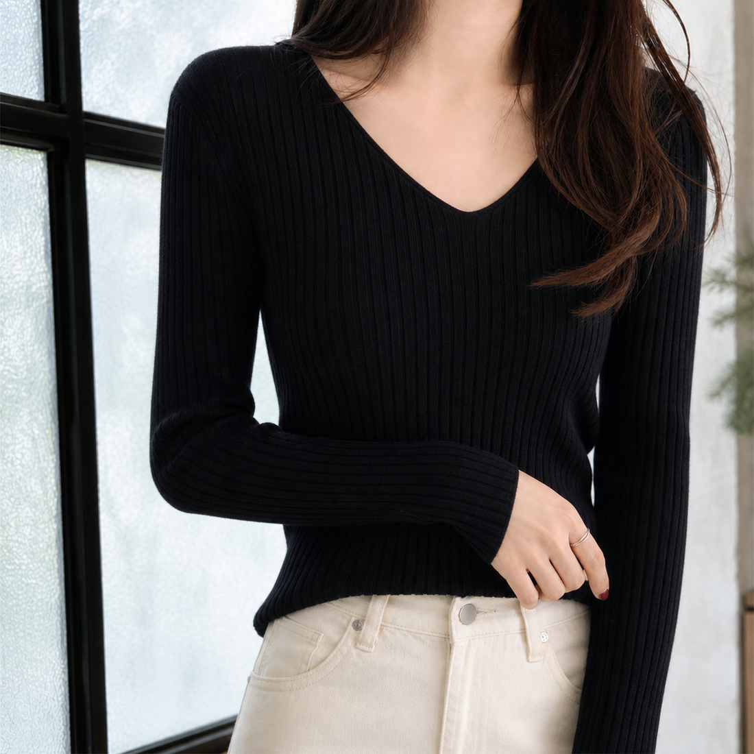 Mercedes V-Neck Top - Black