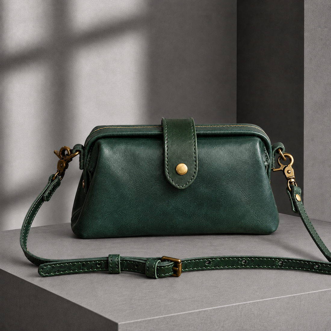 Melis Vintage Crossbody Bag - Green